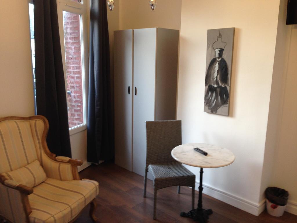 Hotel De La Paix Памие Екстериор снимка